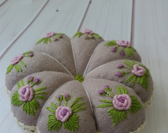 Pincushion Brazilian embroidery  pin keeper pincushion Vintage flowers Vintage Textiles Hand Embroidery Sewing Organizer FLOWER PINCUSHION