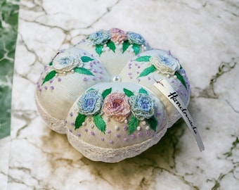 Handmade Brazilian Embroidered Pincushion: Roses & Lilac Linen a gift from a craftswoman,sewing organizer