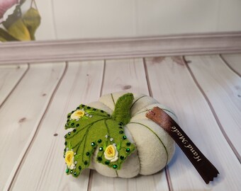 Calabazas de fieltro hechas a mano, adornos bordados para el Día de Acción de Gracias, decoración otoñal, flores bordadas, organizador de costura
