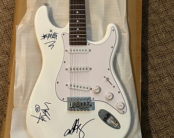 BLINK 182  signed AUTOGRAPHED new GUITAR