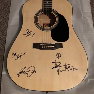 DAVE MATTHEWS BAND gesigneerde gesigneerde gitaar op ware grootte