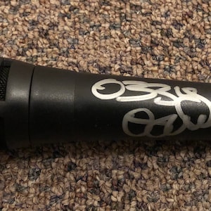 OZZY OSBOURNE black sabbath handsignierte signierte MIKROFON in voller Größe