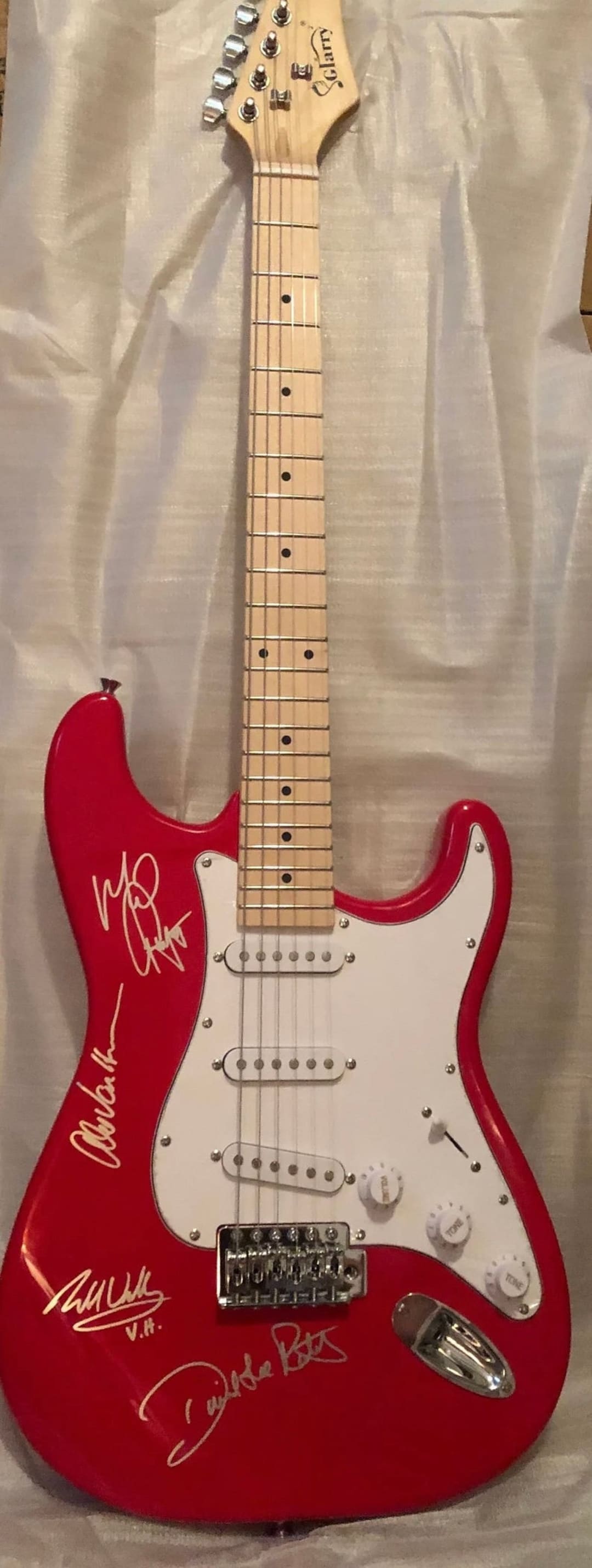 VAN HALEN Signed AUTOGRAPHED Full Size Guitar