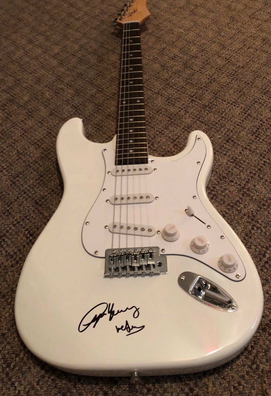 ANGUS YOUNG Ac/dc Signed AUTOGRAPHED Full Size Guitar - Etsy