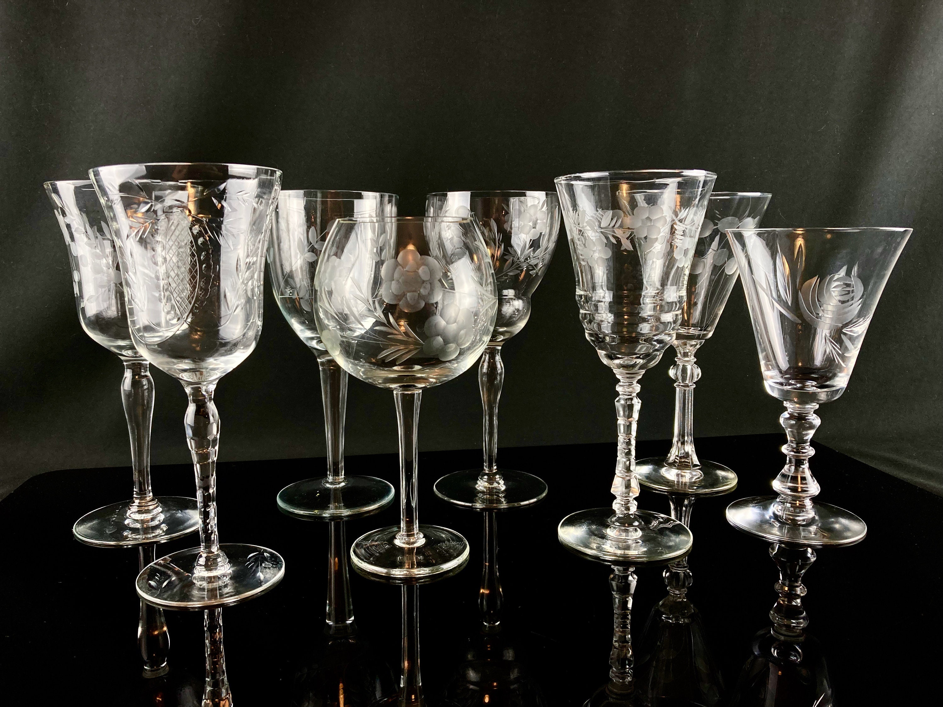 Exquisitas copas de vino de cristal de corte de mediados de siglo