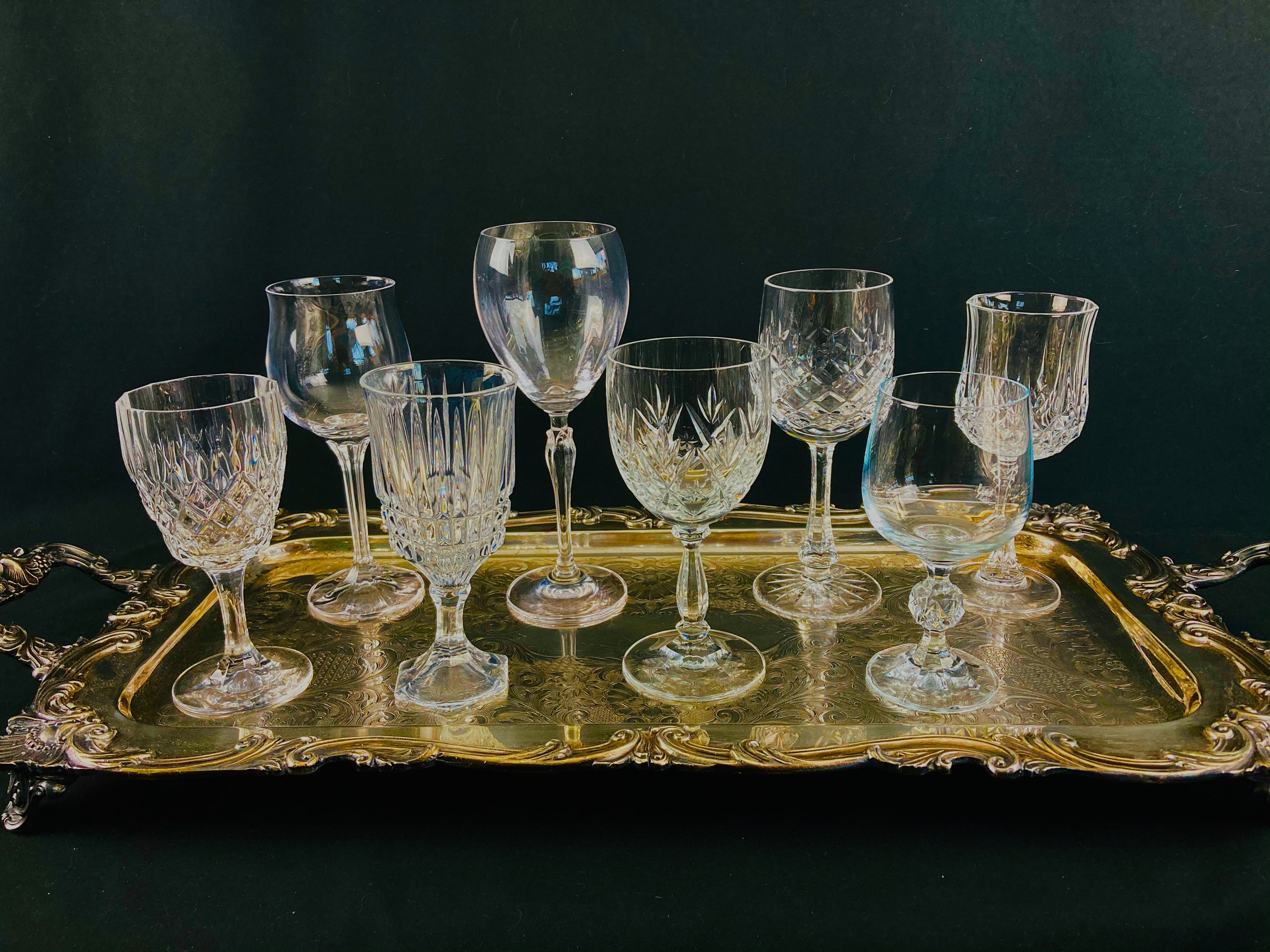 Exquisitas copas de vino de cristal de corte de mediados de siglo