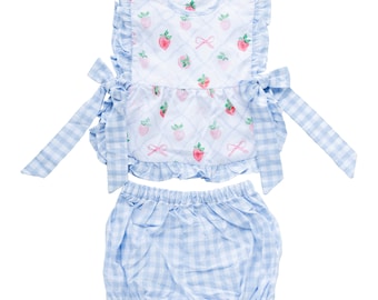 Süßes Erdbeer-Bloomer-Rüschen-Set, Beeren-Outfit für den ersten Geburtstag, blaues Gingham-Erdbeeren-Outfit, gesmokte Kleidung