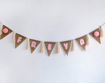 Nom personnalisé Pom Pom Tassel Garland Bunting Hessian | Décoration de chambre d’enfants | | de décoration de pépinière | de Bunting de fête Cadeau personnalisé