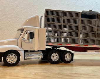 Live Haul Poultry Truck and Trailer (1:32 Scale)