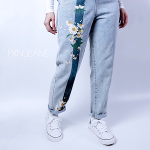 Handmålade jeans Randiga prästkragejeans Kollektion Bärbar konst Anpassade jeans Hantverksjeans Unika denim Anpassade målade kläder