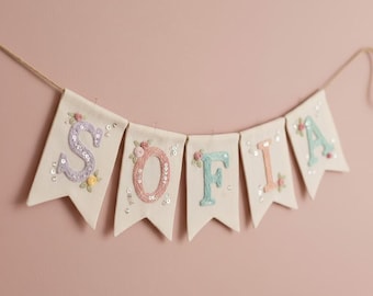 Bandeirinhas com nome em arco-íris pastel, bandeirinhas personalizadas para quarto de bebê, faixa com nome personalizado, guirlanda de feltro para festa, presente para chá de bebê, faixa de feliz aniversário
