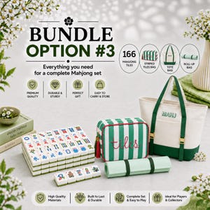K&ouml;nnte beinhalten: Ein Mahjong-Set-B&uuml;ndel mit 166 wei&szlig;en Spielsteinen mit bunten Symbolen, einer gr&uuml;n-wei&szlig; gestreiften Rei&szlig;verschlusstasche mit dem in Rot gestickten Wort tiles, einer cremefarbenen und gr&uuml;nen Canvas-Tragetasche mit Aufschrift MAHJ und einer gr&uuml;nen Matte.