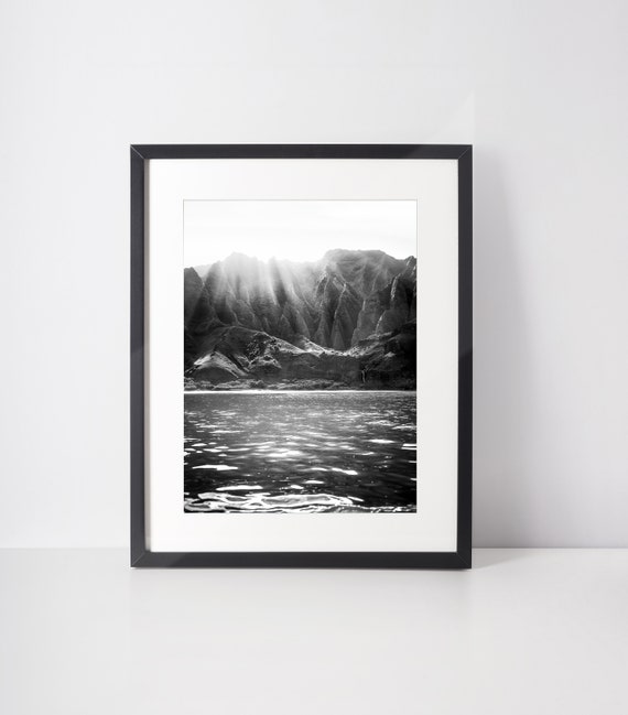 Na Pali Coast Kauai Hawaii Costal Wall Art Ocean View Print Sunset Mountains Print Tropical Island Decor Black and White Kauai Na Pali Coast