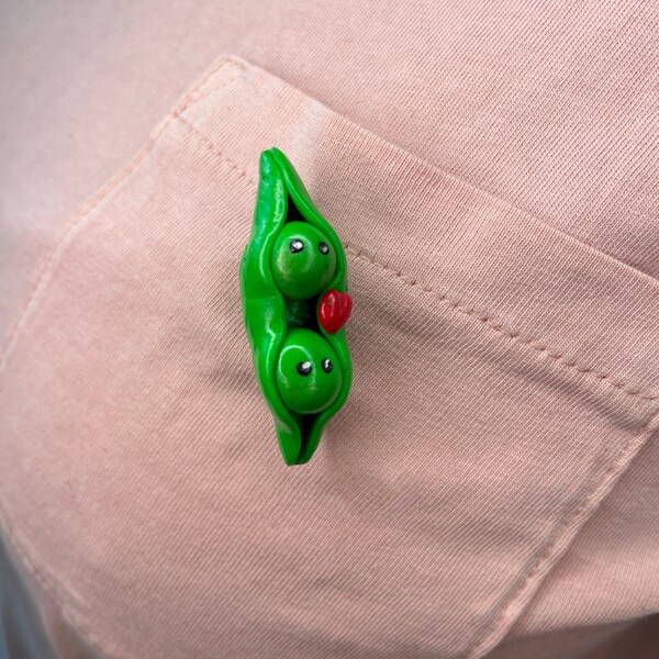 Broche en forme de petits pois. Bijoux faits main en pâte polymère. Légumes fimo. Broche Edamame