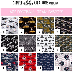 Pu&ograve; includere: Un collage di 12 diversi disegni di tessuto con i loghi di varie squadre della American Football Conference. Le squadre rappresentate sono i Pittsburgh Steelers, i Las Vegas Raiders, i New England Patriots, i Baltimore Ravens, i Jacksonville Jaguars e gli Houston Texans.