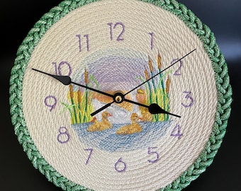刺繍枠時計、手刺繍時計、花柄壁掛け時計、室内装飾、花好きの方への