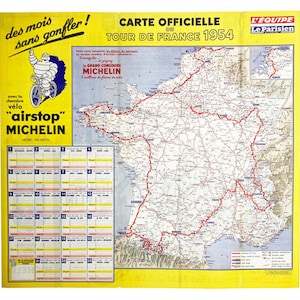 Puede incluir: Cartel oficial del Tour de Francia de 1954. El cartel presenta un mapa de Francia con la ruta de la carrera resaltada en rojo. Incluye publicidad de neumáticos Michelin y calendario. El cartel es amarillo y blanco.