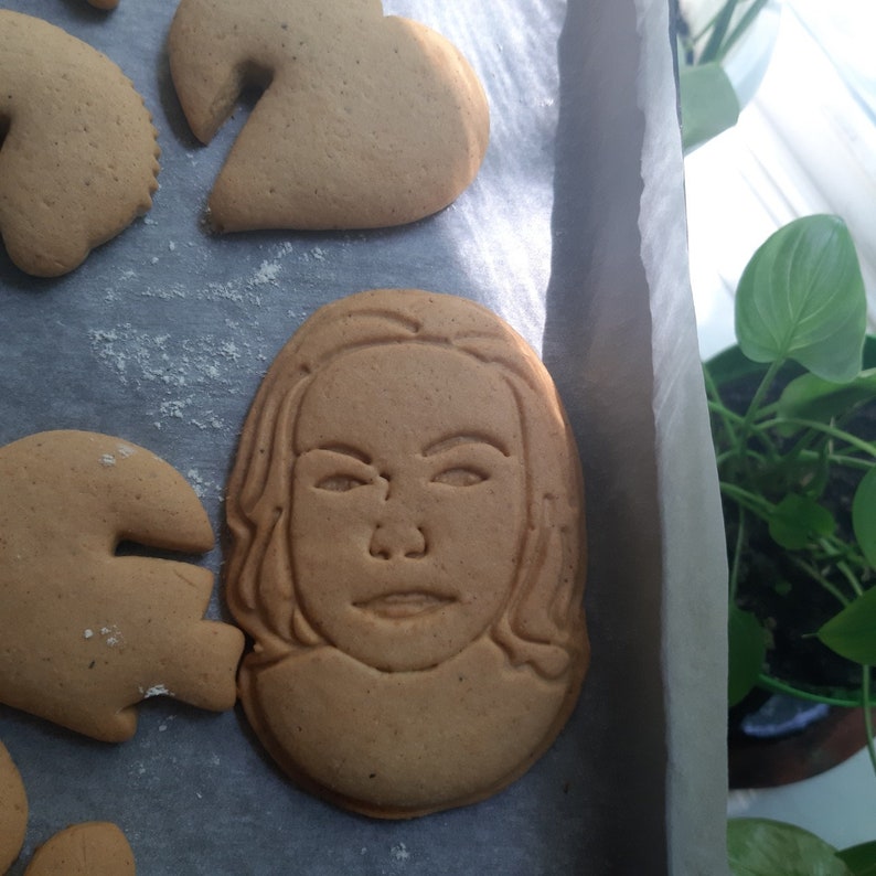 Face cookie cutter, custom cookie cutter portrait, photo cookie cutter, custom cookie stamp, face on a cookie, face cookies, custom cookies image 8