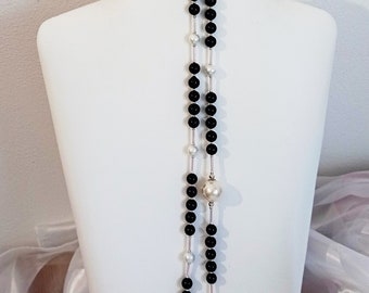 Lange Halskette „Nero Colore“ aus Stahl, Perlen und venezianischen Kristallen