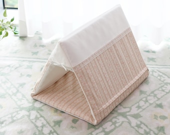 Minihus för kanin och marsvin (beige spets)