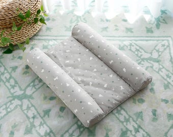 11-Fluffy Wedge Bed for Rabbits (Gray Clover Bunny)