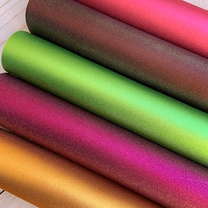 K&ouml;nnte beinhalten: F&uuml;nf Rollen schimmerndes Glitzer-Vinyl in den Farben Gold, Burgunder, Gr&uuml;n, Dunkelbraun und Rot.