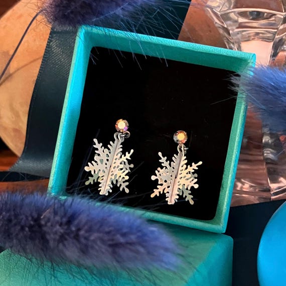 Snowflake Dangle Earrings with Simulated Pink Gem… - image 4