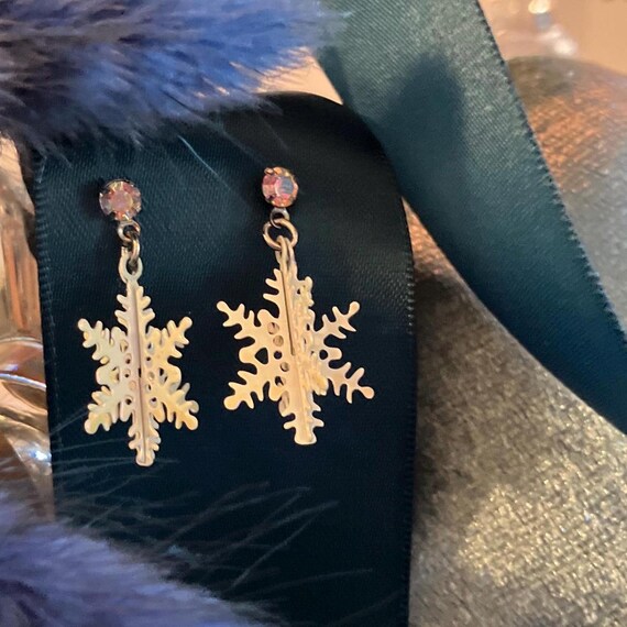 Snowflake Dangle Earrings with Simulated Pink Gem… - image 6