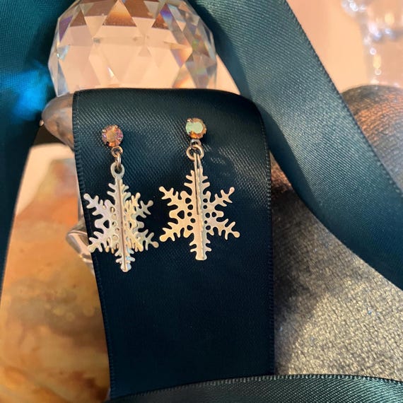 Snowflake Dangle Earrings with Simulated Pink Gem… - image 5