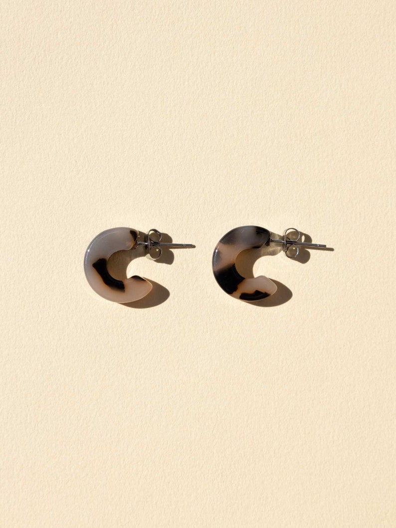 Mali Ivory and Black Tortoise Small Hoop Earrings image 4