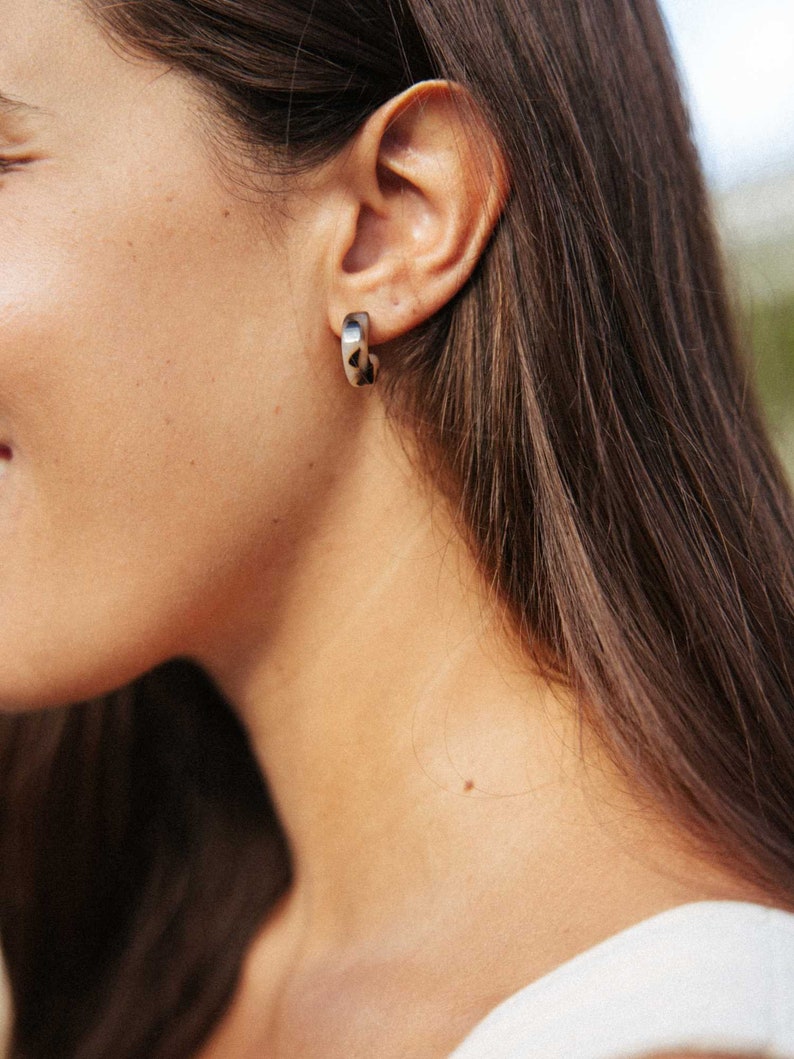 Mali Ivory and Black Tortoise Small Hoop Earrings image 2