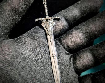 Artorias Greatsword Necklace: Dark Souls Abysswalker Pendant