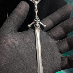 Collar de la Rebelión - DMC, Dante, Devil May Cry, Espada, Fantasía, Videojuegos, Cazador de demonios, RPG