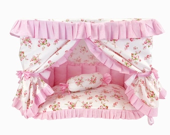 Princess Bungalow Dog Bed