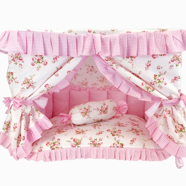 Princess Bungalow Dog Bed