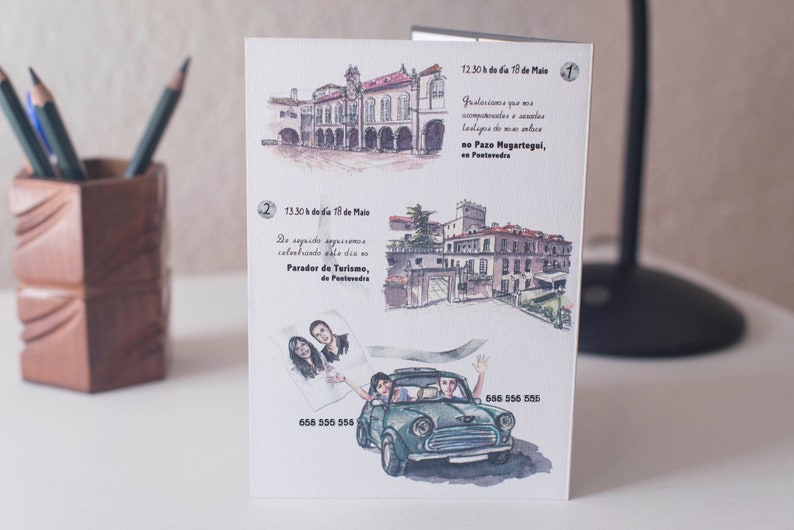 Op de afbeelding: Een huwelijksuitnodiging met een aquarel-illustratie van een gebouw en een auto. De uitnodiging bevat de datum en tijd van de bruiloft, evenals de locatie. De tekst op de uitnodiging luidt: "12.30 h do dia 18 de Maio.  Invitamos que nos acompanhem a celebrar o nosso enlace no Pazo Mugartegui, en Pontevedra. 666 555 555. 13.30 h do dia 18 de Maio. De seguida agasalhamos celebrando este dia no Parador de Turismo, de Pontevedra. 666 555 555."