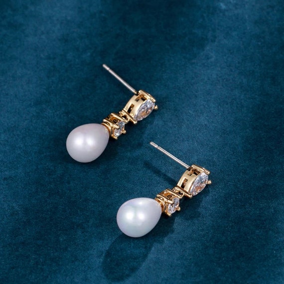 Affordable pearl earrings deals