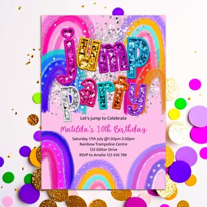 Puede incluir: Una invitaci&oacute;n de cumplea&ntilde;os rosa con un fondo de arco&iacute;ris y las palabras "Jump Party" en letras brillantes. La invitaci&oacute;n es para el d&eacute;cimo cumplea&ntilde;os de Matilda e incluye la fecha, la hora y el lugar de la fiesta. Let's jump to celebrate Matilda's 10th Birthday. Saturday 17th July @1:30pm-3:30pm Rainbow Trampoline Centre 123 Glitter Drive RSVP to Amelie 123 456 789