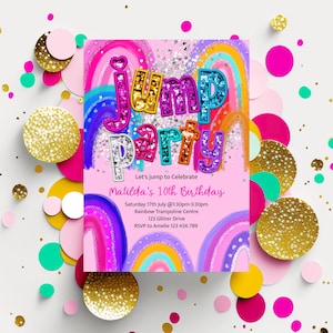 Puede incluir: Una invitaci&oacute;n de cumplea&ntilde;os rosa con un fondo de arco&iacute;ris y las palabras "Jump Party" en letras brillantes. La invitaci&oacute;n es para el d&eacute;cimo cumplea&ntilde;os de Matilda e incluye la fecha, la hora, el lugar y la informaci&oacute;n de RSVP.