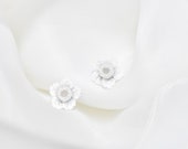 Stud flowers earrings made from Miyuki beads in white and soft gray colors