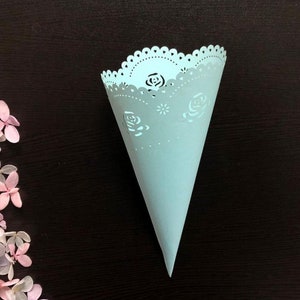 50 Pieces Lace Rose Confetti Cones Flower Fifelds for Wedding Party petal cones, vintage cones, favour bags Niebieski