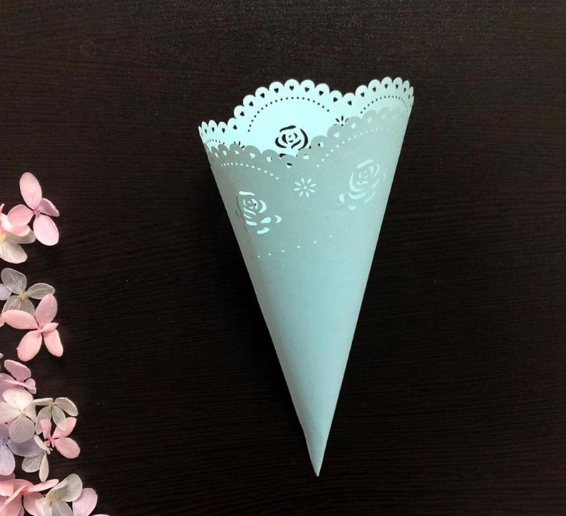 50 Pieces Lace Rose Confetti Cones Flower Fifelds for Wedding Party petal cones, vintage cones, favour bags Niebieski