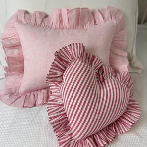 Gesticktes Herzkissen, Dekokissen, Herzkissen, handgemacht