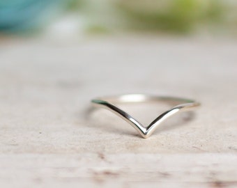 Handmade silver wishbone stacking ring. 925 sterling wishbone ring. Sterling silver chevron stacking rings. Hand made in Wales
