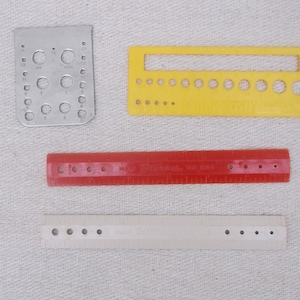 Knitting tool, needle guides, needle measure, size guide