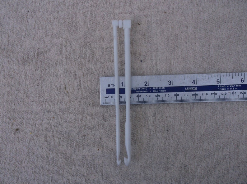 Crochet hooks pair of hooks beginners crochet plastic hooks