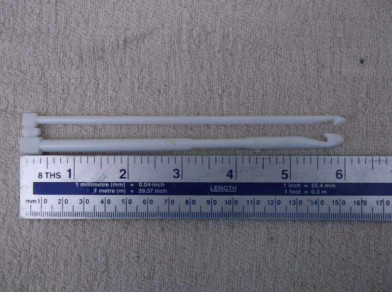 Crochet hooks pair of hooks beginners crochet plastic hooks