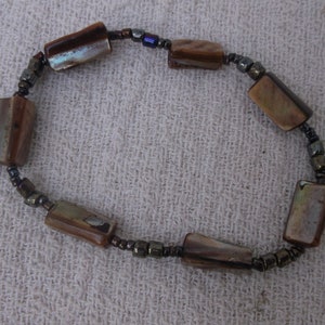 Nacre chip bead bracelet, dressing up jewellery, mother of pearl beads, elasticated autumnal colours