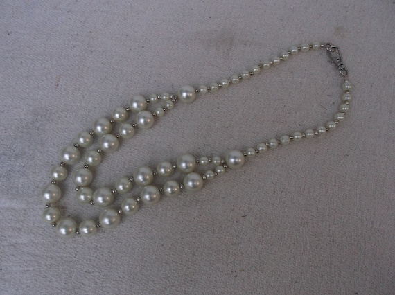 White plastic hotsell bead necklace