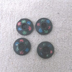 Botões decorativos com bolinhas de flores, botões vintage com dois furos, botões planos de madeira para artesanato